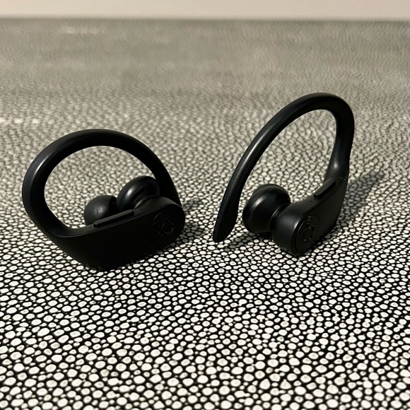 Powerbeats Pro - Black - Picture 2 of 5